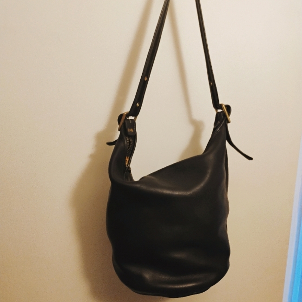 Vintage Coach (1993)Black Leather Shoulder Bag